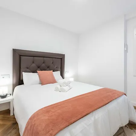 Charm - Stylish 3bd In Centro *