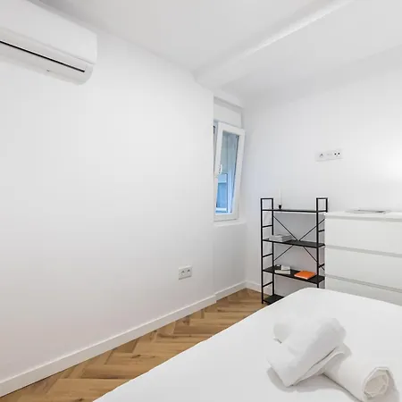 Charm - Stylish 3bd In Centro Apartment *