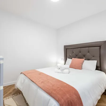 Charm - Stylish 3bd In Centro Apartment