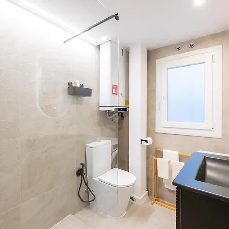 Charm - Stylish 3bd In Centro Apartment