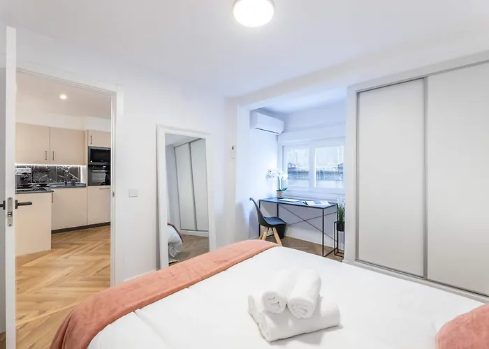 Charm - Stylish 3bd In Centro Malaga
