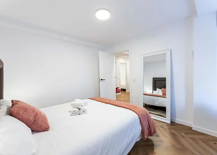 Charm - Stylish 3bd In Centro